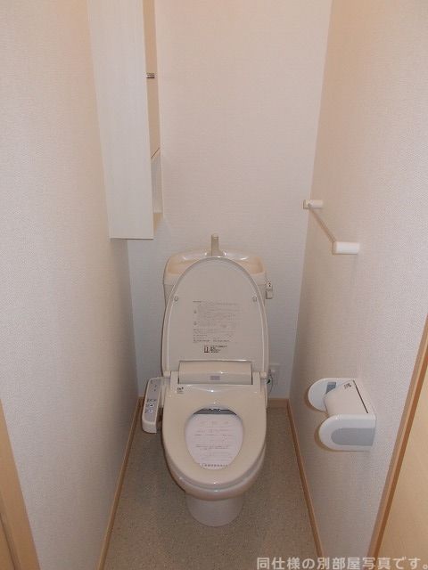 【藤岡市中島のアパートのトイレ】