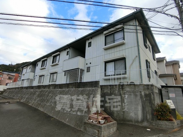 京都市山科区小山谷田町のアパートの建物外観