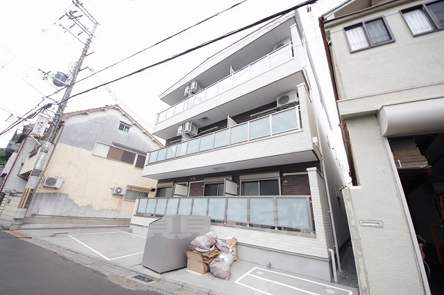 東大阪市若江本町のアパートの建物外観