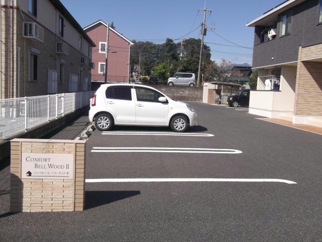 【高崎市金古町のアパートの駐車場】