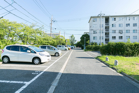 【公社賃貸SMALIO 晴美台団地の駐車場】