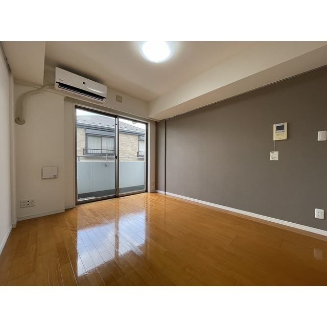 居室・リビング　※同物件、別部屋になります。