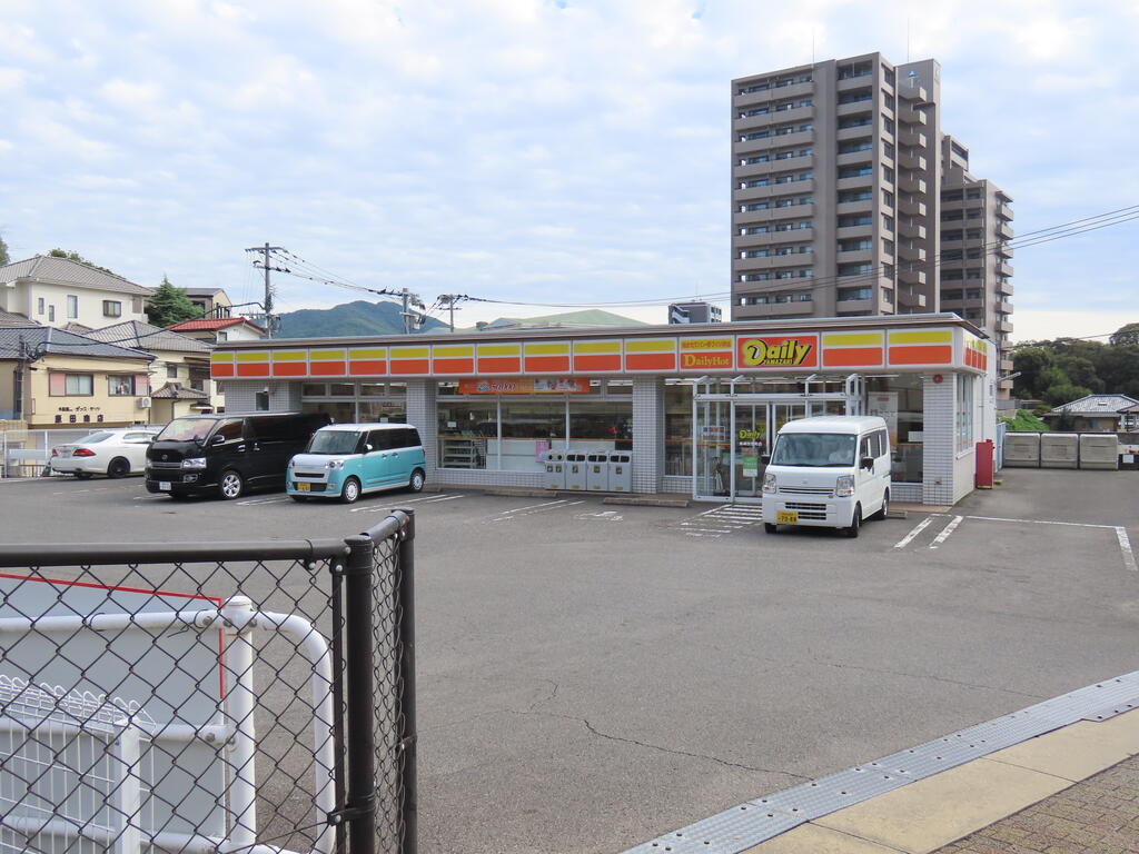 コンビニ　デイリーヤマザキ長崎住吉町店（コンビニ）まで494m