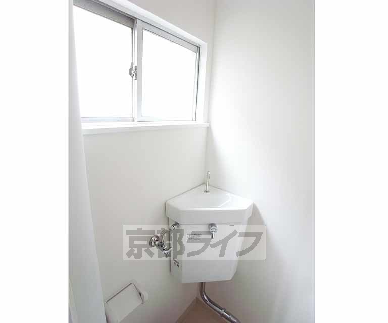 洗面設備　きれいな洗面台です