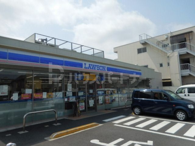 コンビニ　ローソン足立六月一丁目店（コンビニ）まで330m