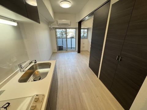 居室・リビング　室内