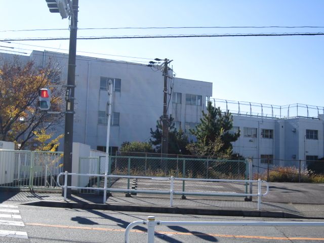 小学校　市立伊勝小学校（小学校）まで290m