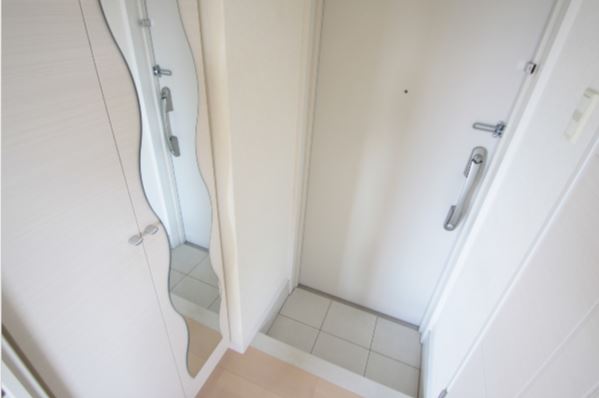 玄関　スタイリッシュな玄関周辺。