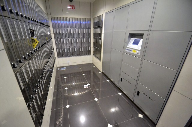 エントランス　宅配ボックスは大きめで安心！