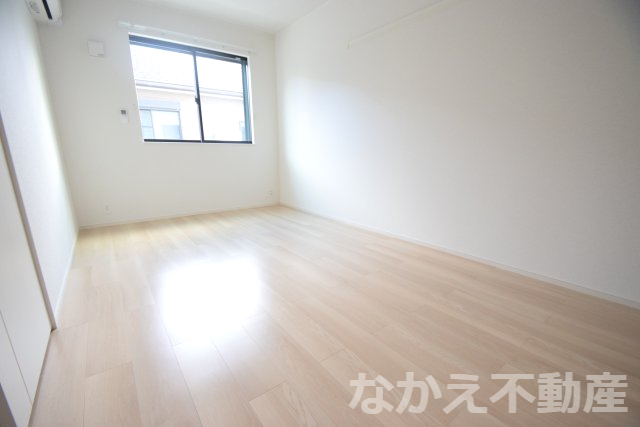 その他部屋・スペース　開放的な寝室です