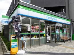 コンビニ　ファミリーマート世田谷下馬一丁目店（コンビニ）まで337m