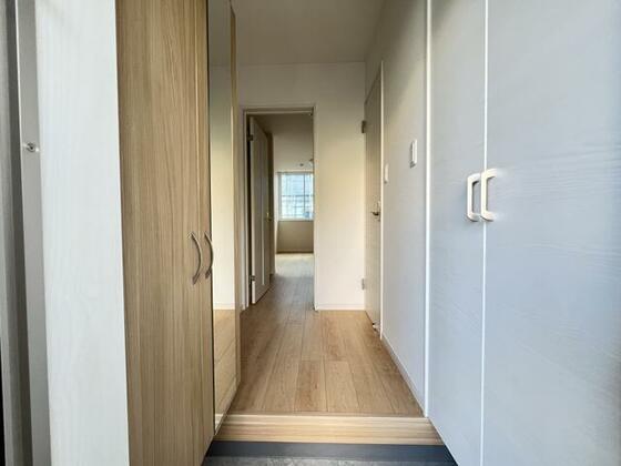 玄関　写真は同タイプの別部屋です