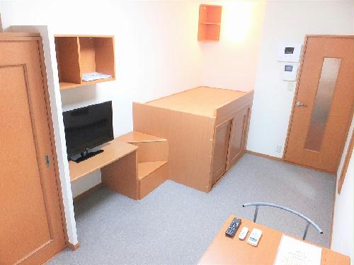 居室・リビング　カーペットのお部屋です