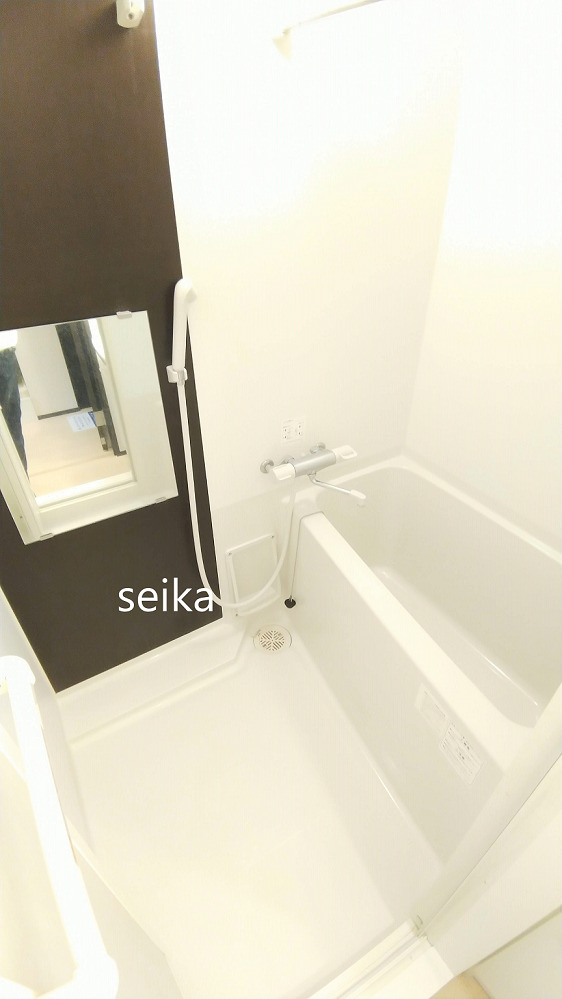 バス・シャワールーム　カラーパネルの明るいバス！浴室乾燥機付き！