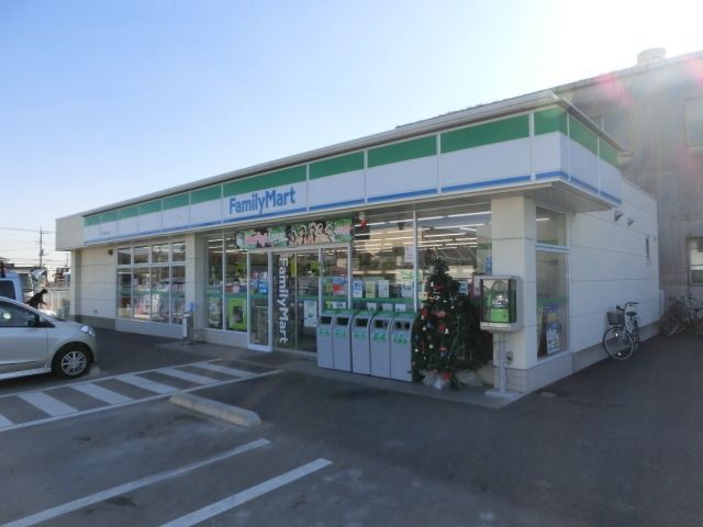 コンビニ　ファミリーマート（コンビニ）まで180m