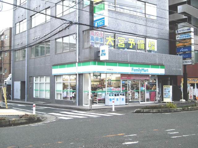 コンビニ　ファミリーマート所沢駅東口店（コンビニ）まで371m