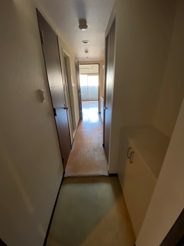 玄関　違うお部屋の写真です。ご参考ください。