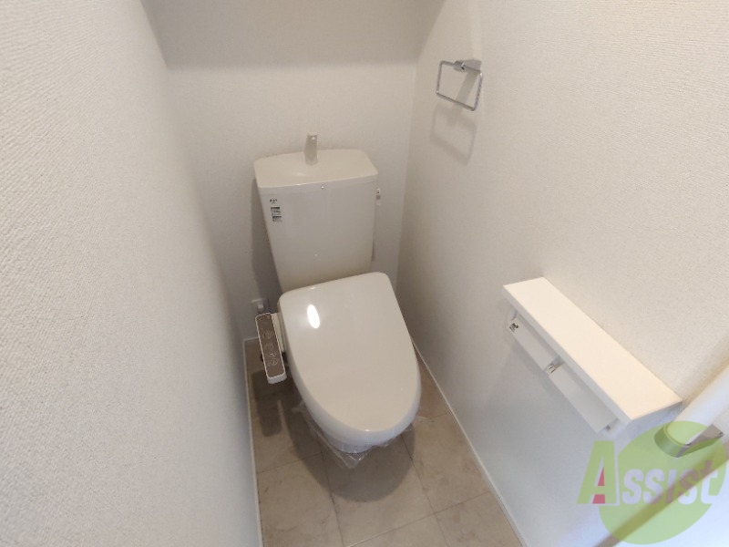 トイレ　お手洗いも温水洗浄付き。これは個人的に外せません。