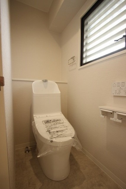 トイレ　同物件別号室の写真