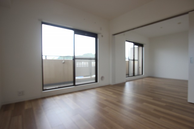 居室・リビング　同物件別号室の写真