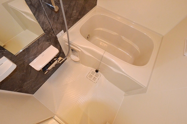 バス・シャワールーム　浴室乾燥・追い炊き機能付きで便利♪