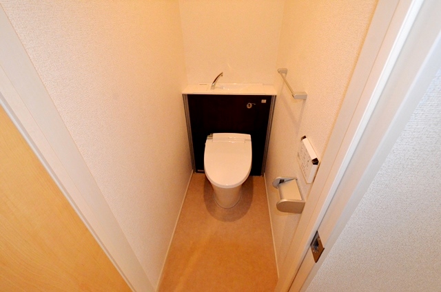 トイレ　温水洗浄便座機能付き☆