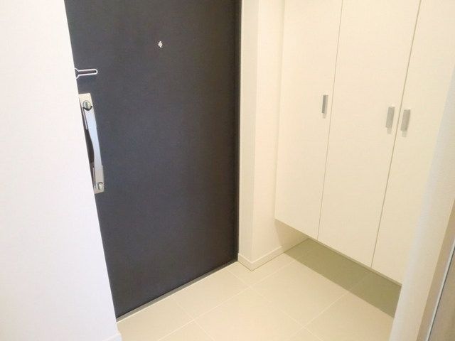 玄関　※写真は反転タイプのものです