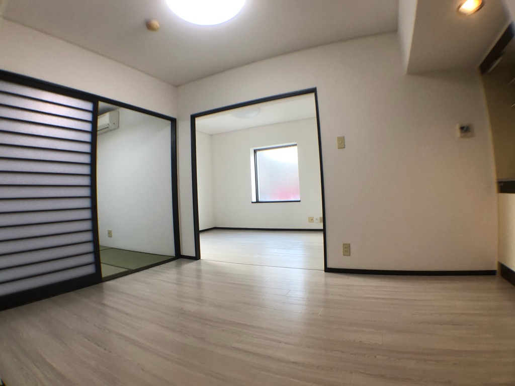 居室・リビング　床色が明るくて綺麗です♪