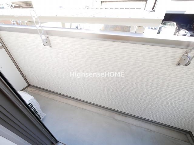 バルコニー　開放的で明るい空間を演出してくれるバルコニーです