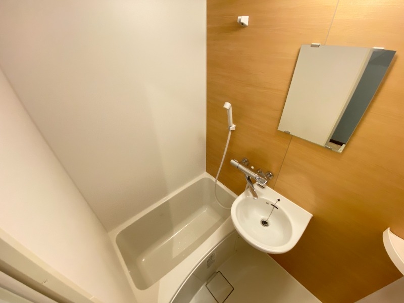 バス・シャワールーム　お湯に浸かって１日の疲れを癒やしてください