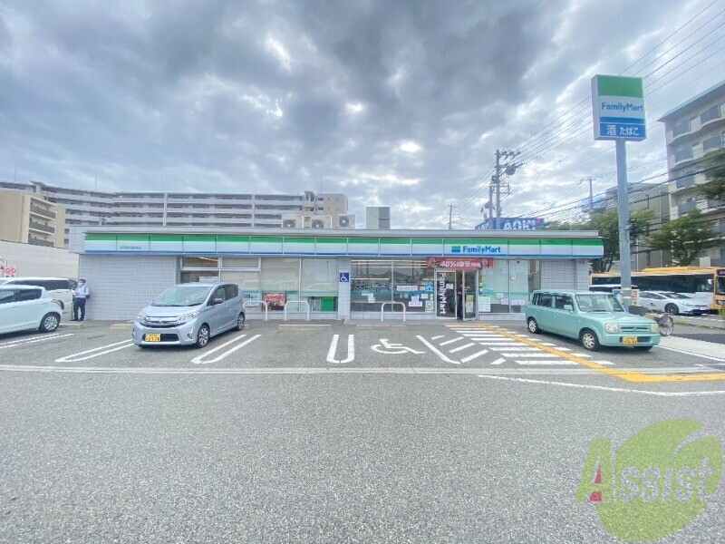 コンビニ　ファミリーマート神戸垂水星陵台店（コンビニ）まで729m