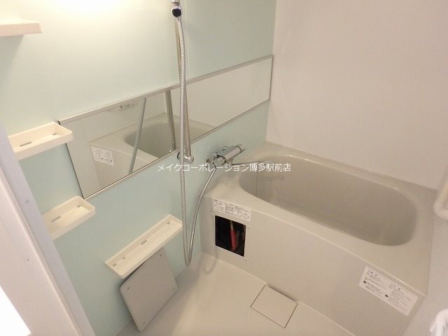 バス・シャワールーム　※階数により室内色が異なります。