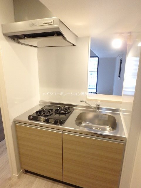 キッチン　※階数により室内色が異なります。