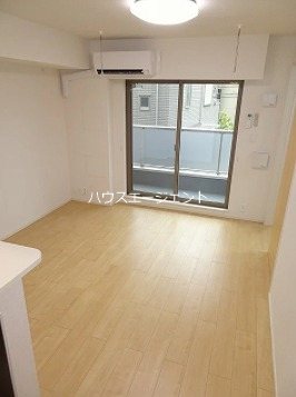 居室・リビング　広々リビングです。※別部屋参考写真