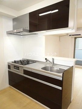 キッチン　3口ガスシステムキッチンです。※別部屋参考写真