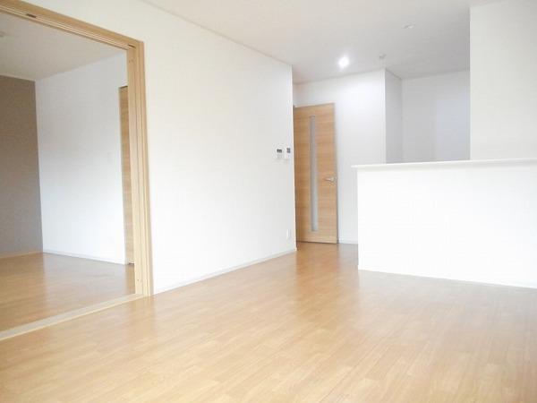 居室・リビング　フローリングピカピカです！