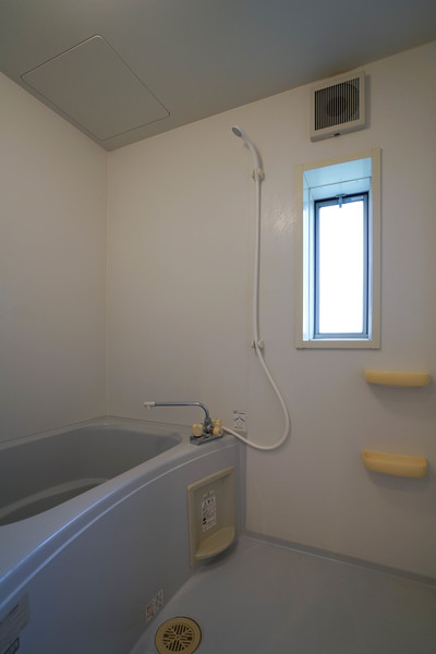 バス・シャワールーム　同じ階の別のお部屋。