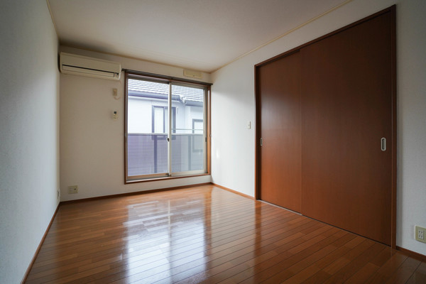 居室・リビング　同じ階の別のお部屋。