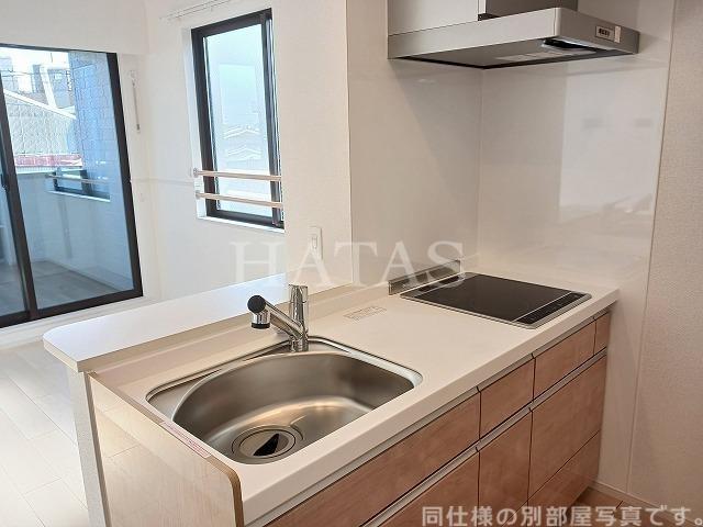キッチン　同型タイプのお写真です。実際の色や仕様が相違する場合がありま
