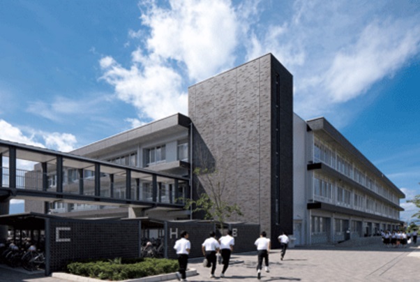 中学校　観音寺市立観音寺中学校（中学校）まで2339m