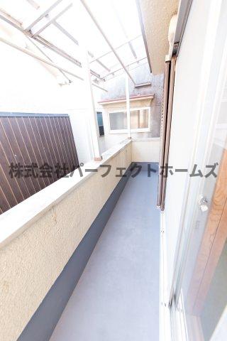 バルコニー　外からの目が気にならないバルコニーで洗濯物が干せます