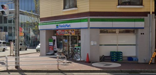 コンビニ　ファミリーマート 阪神岩屋駅前店（コンビニ）まで71m