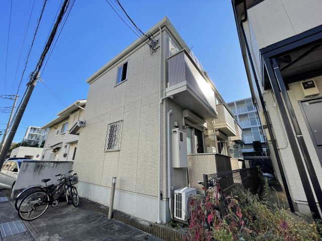 建物外観　きれいな外観。駐輪場あります。