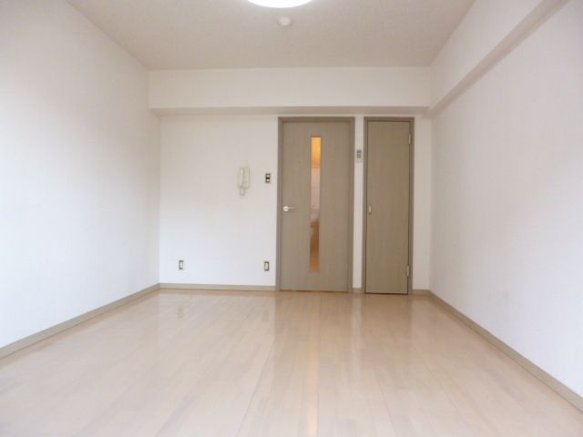 居室・リビング　★真っ白でシンプルなお部屋です★