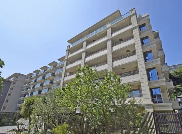 建物外観　オートロック完備