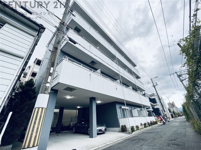 建物外観　オートロックで外部の人間が簡単に出入りできないため安心です。
