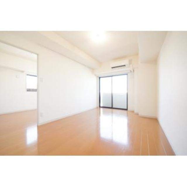 居室・リビング　８．４帖のフローリングのお部屋です☆