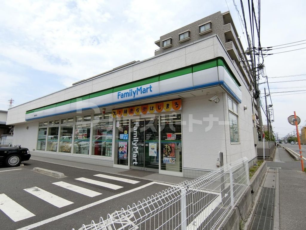 コンビニ　ファミリーマート越谷西方店（コンビニ）まで220m