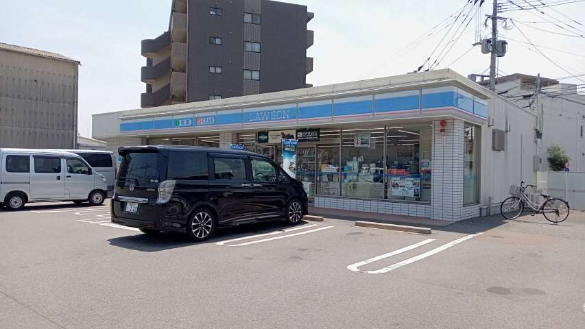 コンビニ　ローソン博多諸岡五丁目店（コンビニ）まで677m