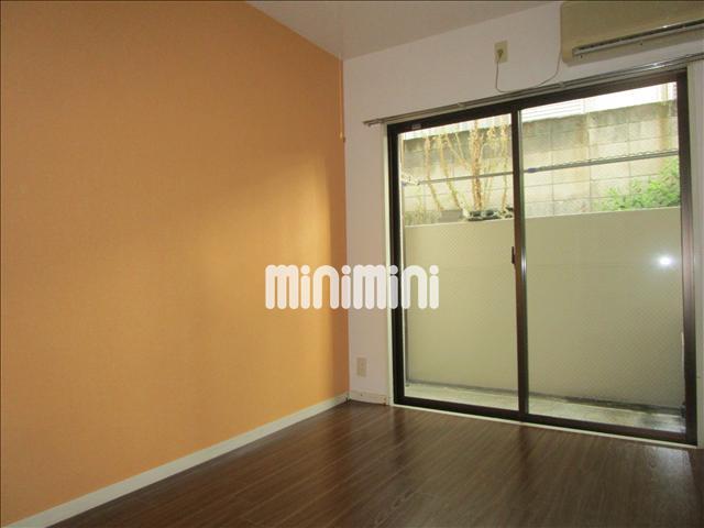 居室・リビング　アクセントクロスのお部屋です。
